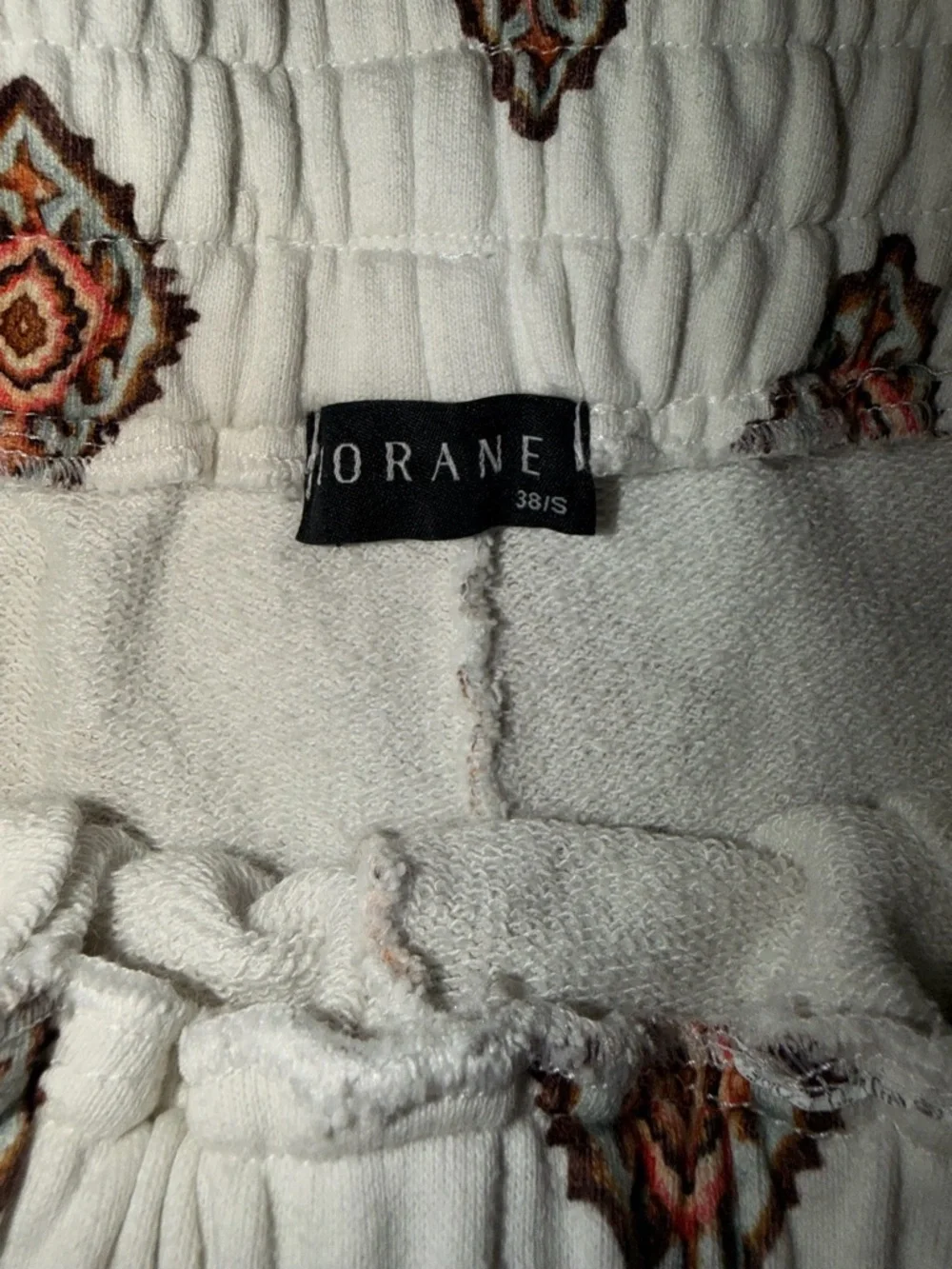 Iorane Cream High-Waist Printed Shorts with Matching Sleeveless Jacket - Picture 7 of 8